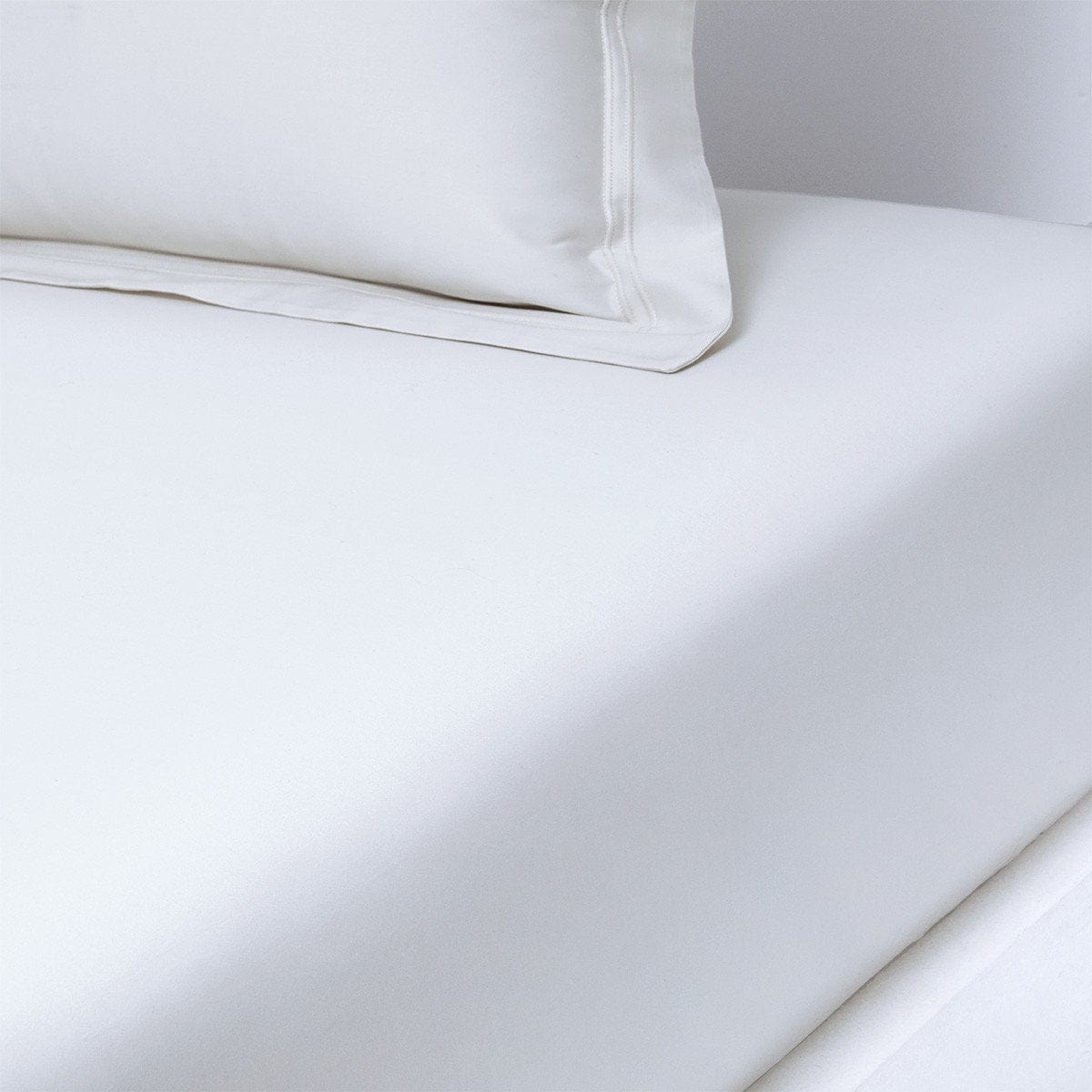 Fitted Sheets Triomphe Fitted Sheet by Yves Delorme Yves Delorme