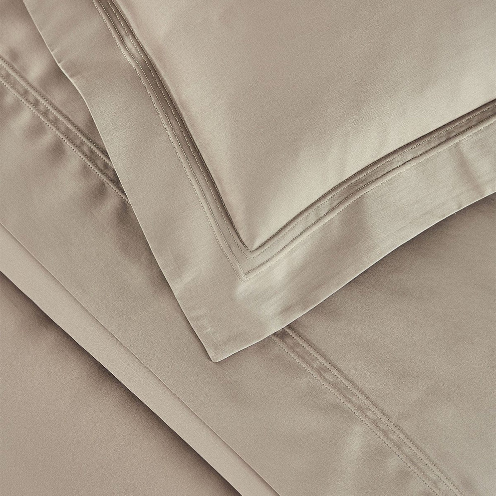 Triomphe Flat Sheet by Yves Delorme Everett Stunz